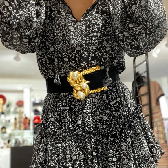 CHANEL Accessories - Authentic Chanel Vintage Twisted Gold Belt XS